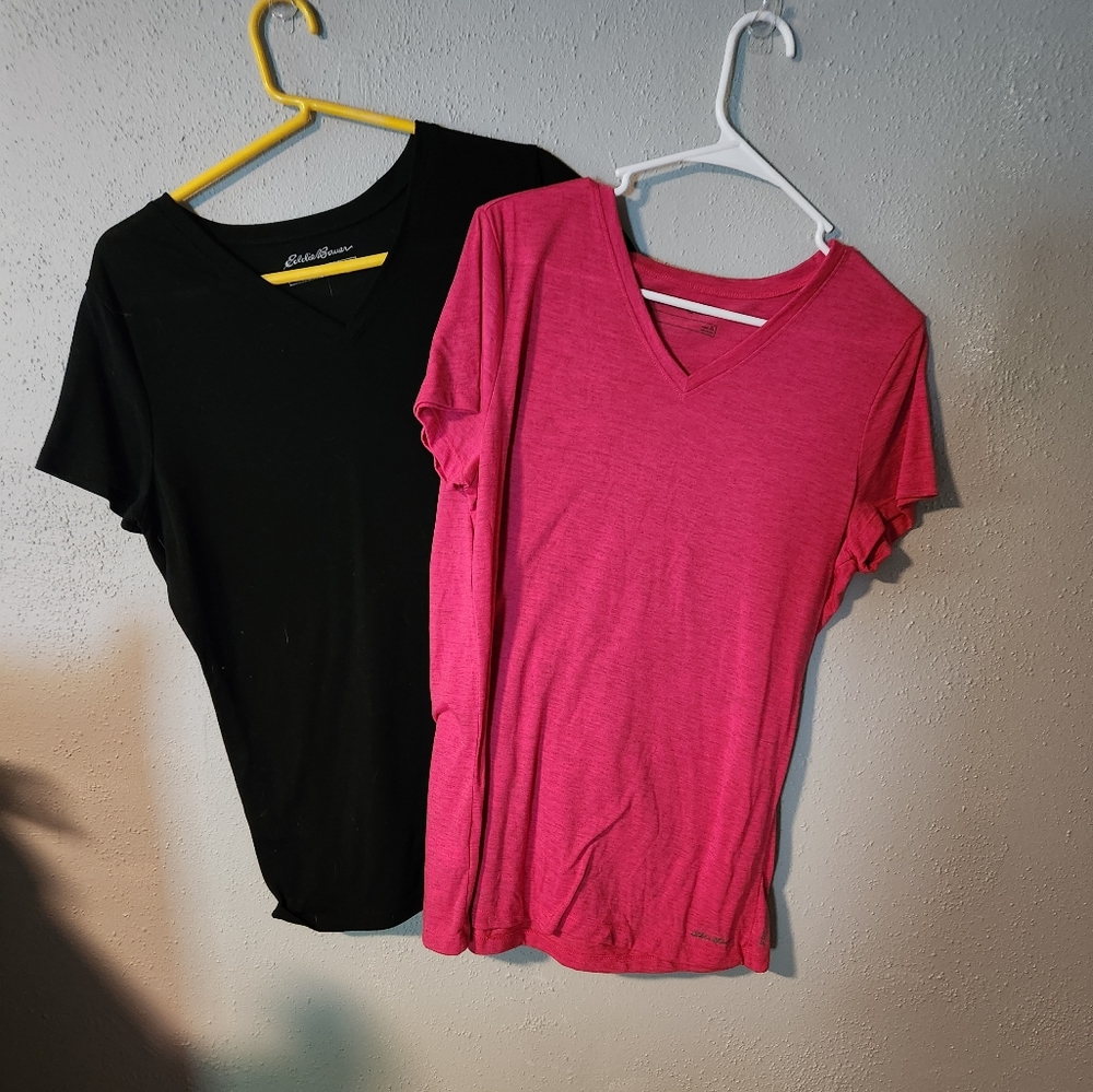 V-neck t-shirt